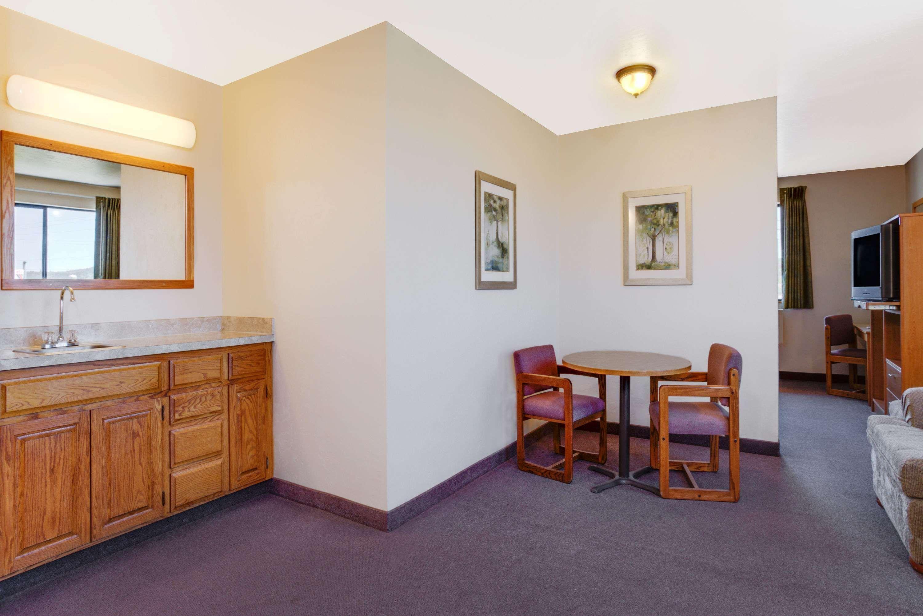 ซูเปอร์ 8 บาย วินด์แฮม แคลมัทฟอลส์ Hotel เคลมัทฟอลส์ ภายนอก รูปภาพ