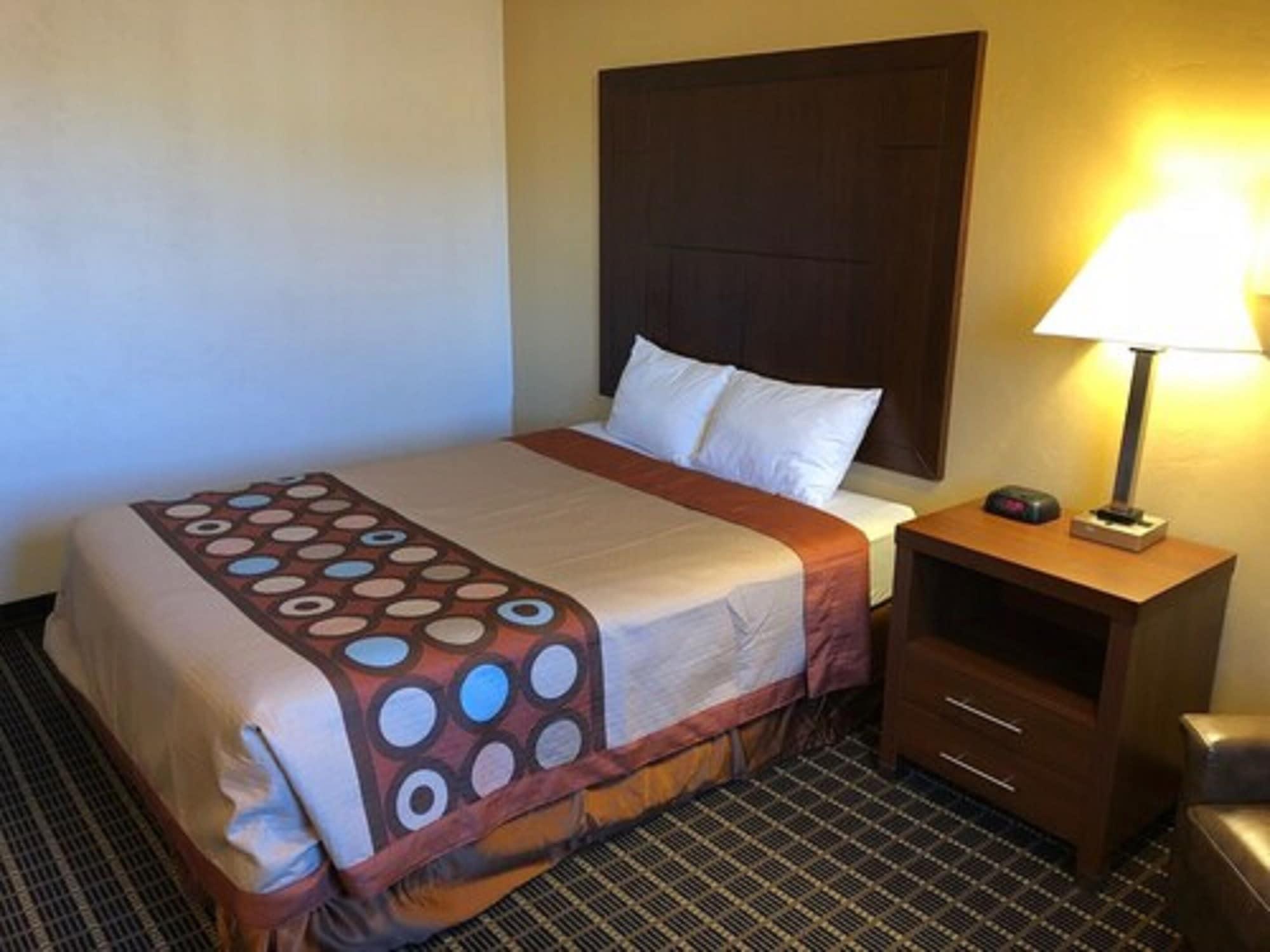 ซูเปอร์ 8 บาย วินด์แฮม แคลมัทฟอลส์ Hotel เคลมัทฟอลส์ ภายนอก รูปภาพ