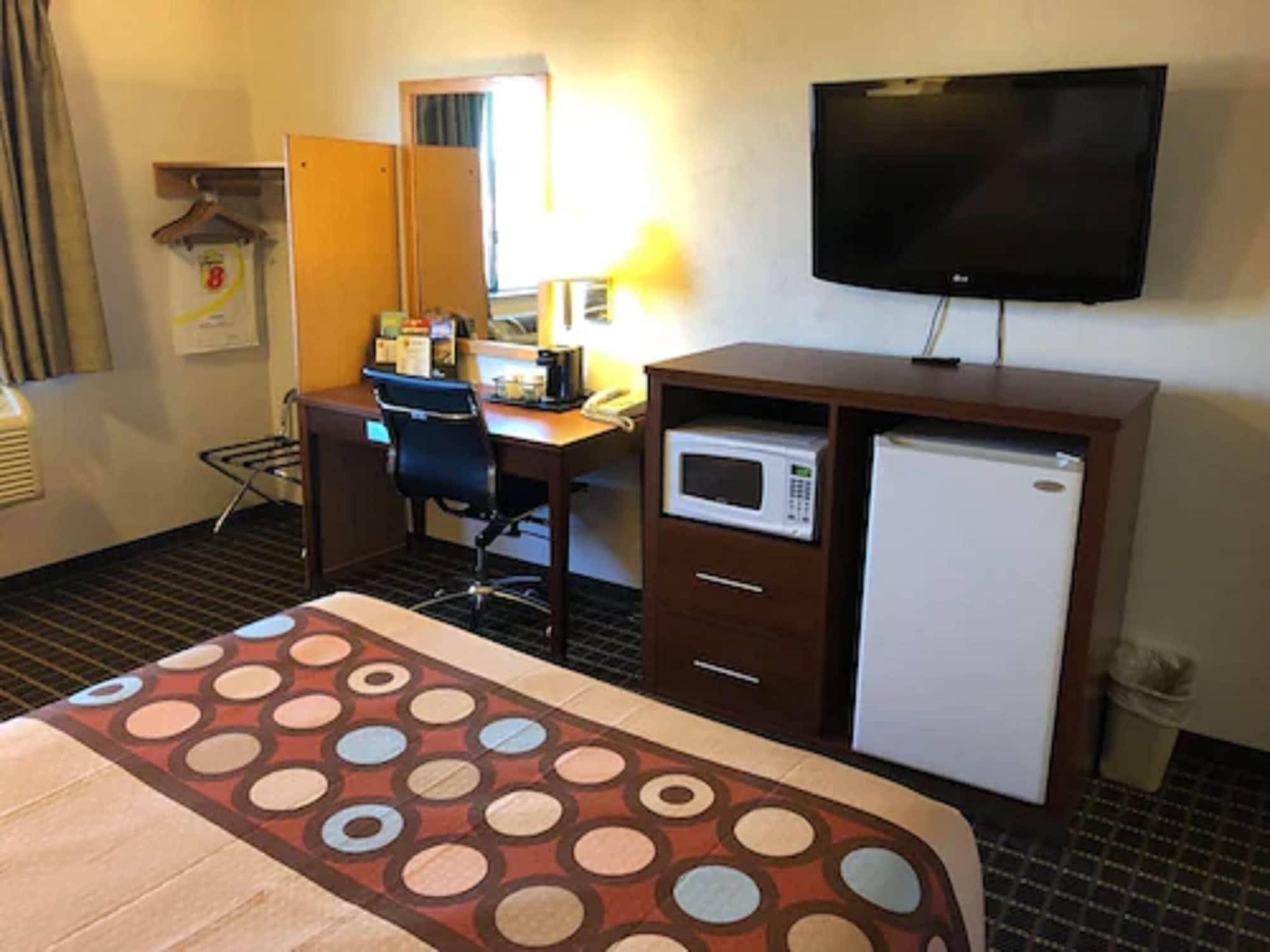 ซูเปอร์ 8 บาย วินด์แฮม แคลมัทฟอลส์ Hotel เคลมัทฟอลส์ ภายนอก รูปภาพ
