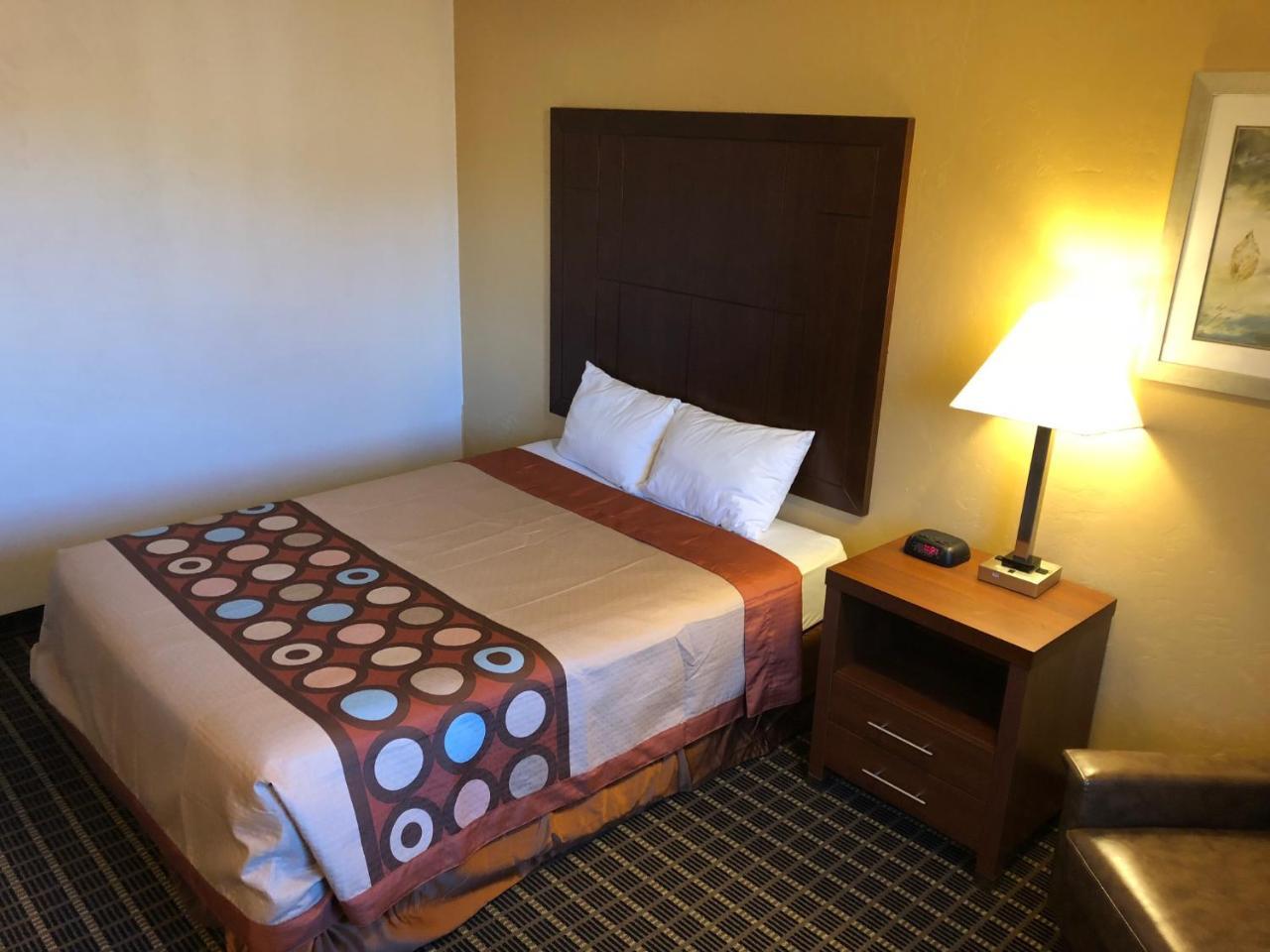 ซูเปอร์ 8 บาย วินด์แฮม แคลมัทฟอลส์ Hotel เคลมัทฟอลส์ ภายนอก รูปภาพ